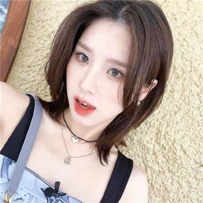 挥著翅膀的女孩